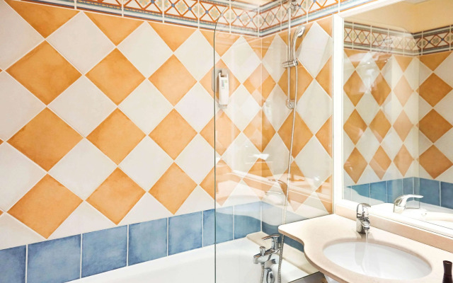 ibis Styles Arles Palais des Congrès