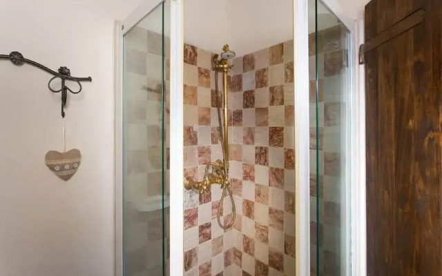 Lush Farmhouse in Umbertide With Pool