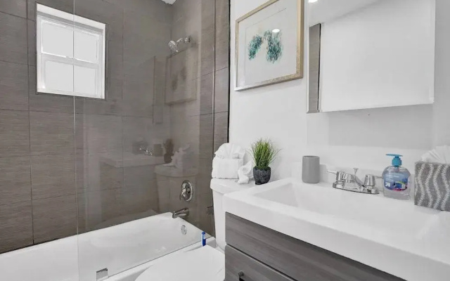Newly Renovated 3BR Home with Hot tub