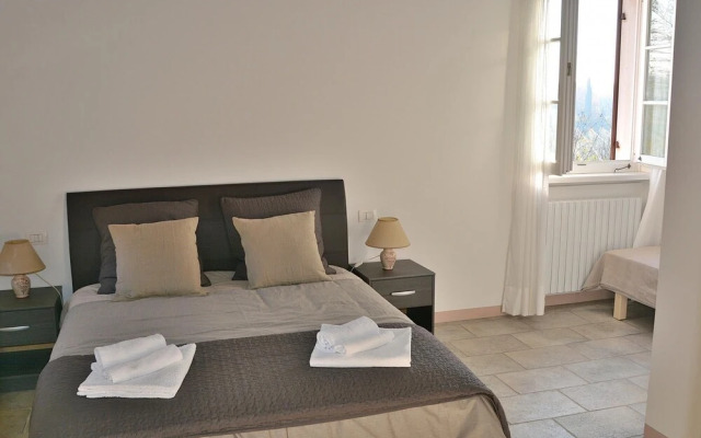 Villa Gasco - 7 Sleeps With Pool in Pacengo di Lazise