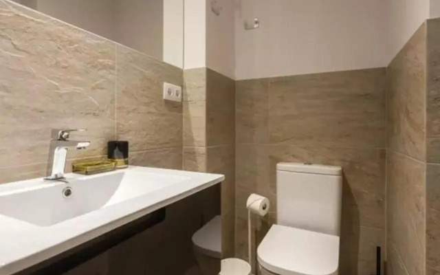 Center-2Br, 2Ba-Attic-Terrace,View, Wi-Fi, A/C