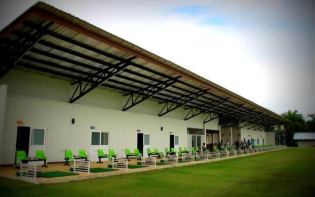 Palm Driving Range & Resort