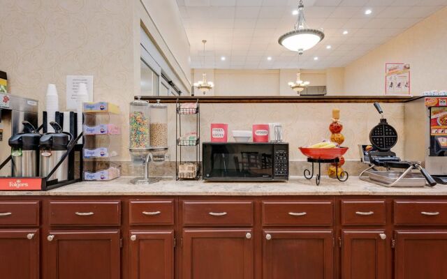 Ramada by Wyndham Cleveland Airport West