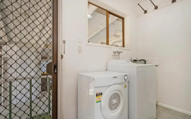 The Jandal House - Whitianga Holiday Home