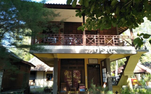 Biru Meno Beach Bungalows