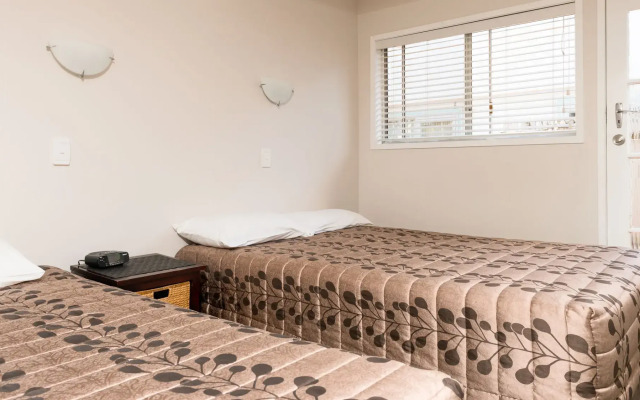 Outrigger Motel