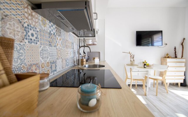 Vera's White Pearl Apartment