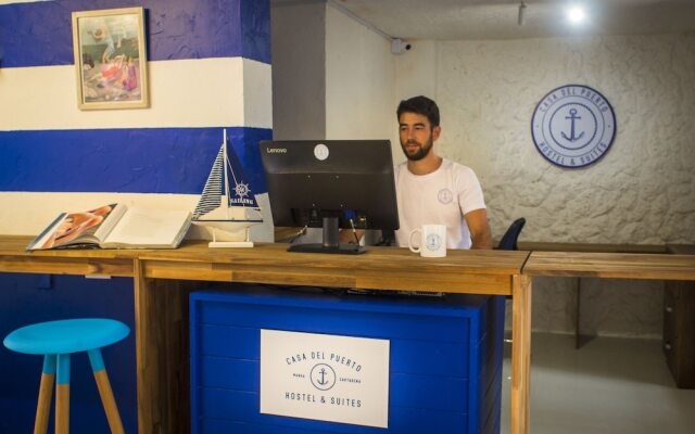 Casa del Puerto Hostel & Suites