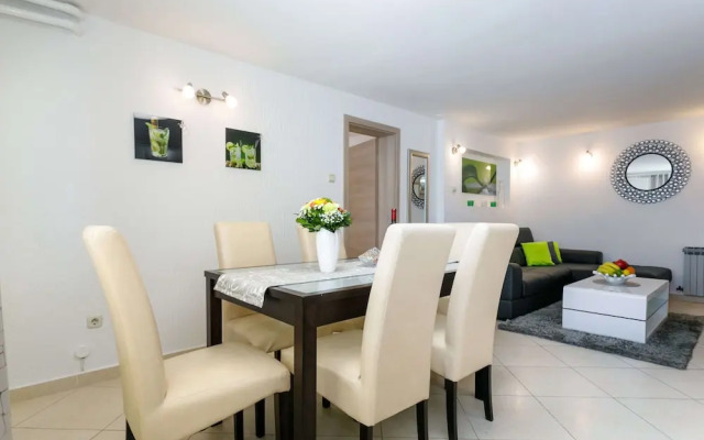 Lovely Apartment With Terrace & Garden Grill