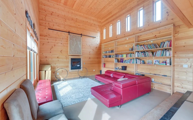 Spacious Soldotna Home w/ Mackey Lake Views!