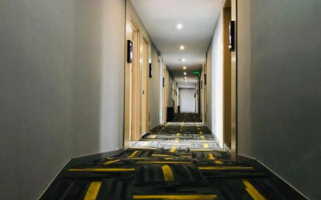Huayi Hotel (BeijingHome Huairou Pedestrian Street Shop)