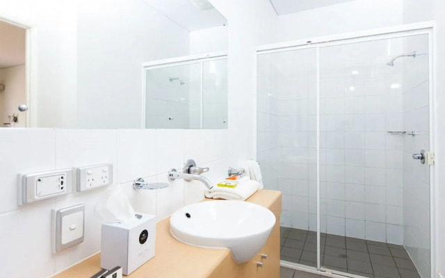 Majestic Oasis Apartments