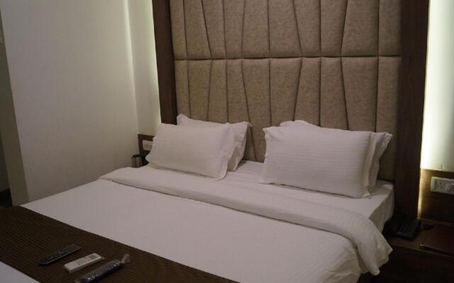 OYO 13468 Hotel Jai Malhar Residency
