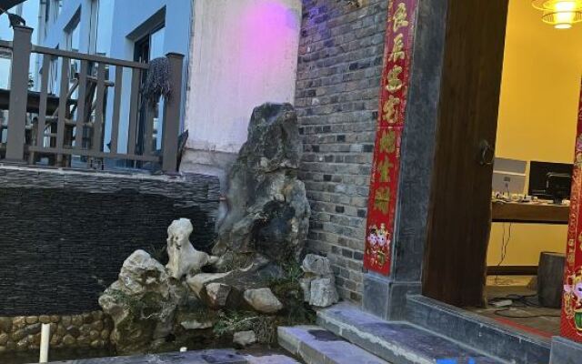 Wuyuan style waterfront homestay