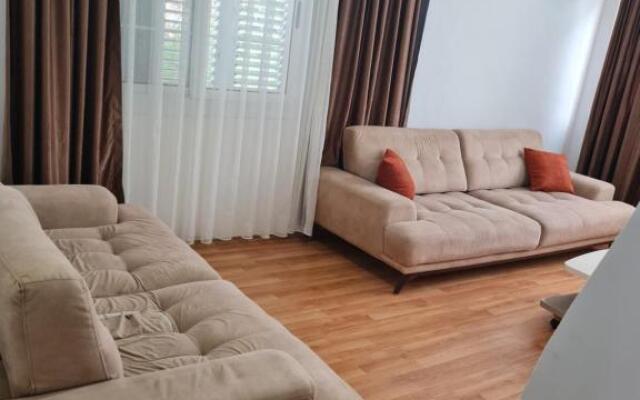 Ayorgiev 3 Bedroom Cosy House