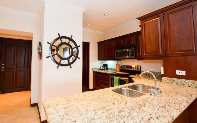 Luxury 2 bedroom condo with ocean view - Few steps from beach