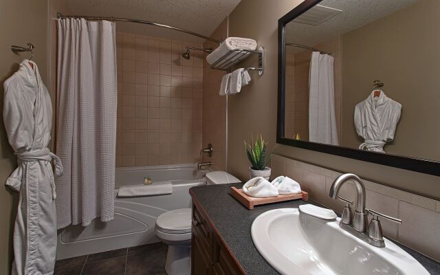 Blackstone Mountain Lodge by CLIQUE