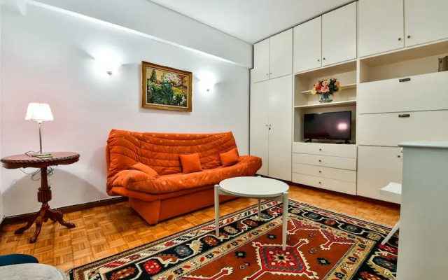 Groovy Apartment by the Sea with Garden
