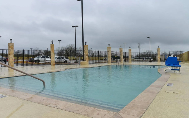 Holiday Inn Express & Suites Cuero by IHG