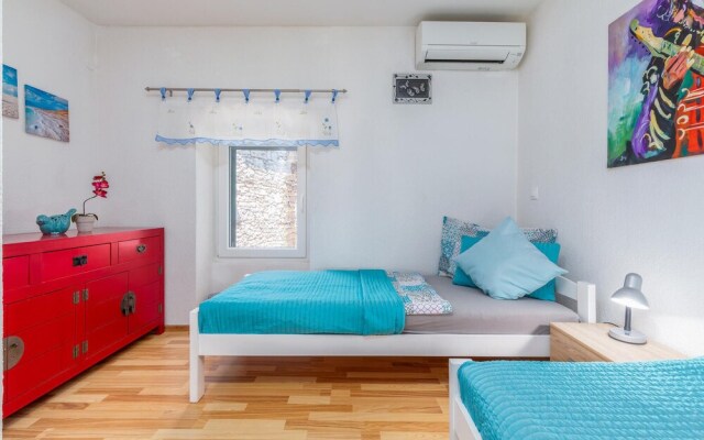 Amazing Home in Sisan with Hot Tub, WiFi & 2 Bedrooms