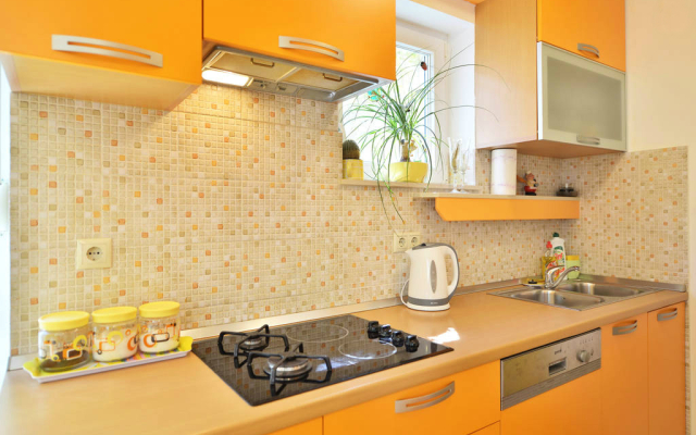 Apartment Sunce - in center with parking: A1 Omis, Riviera Omis