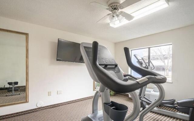 OYO Townhouse Houston Airport North