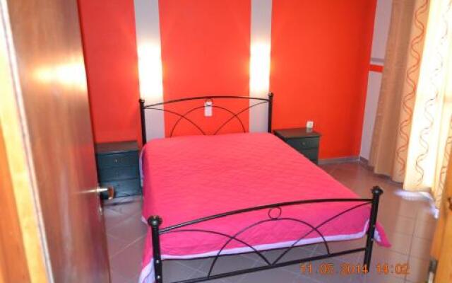 Michaelas Apartments & Studios