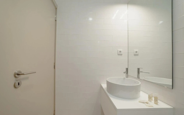 Legacy Oporto Design Apartment A by Vacationy