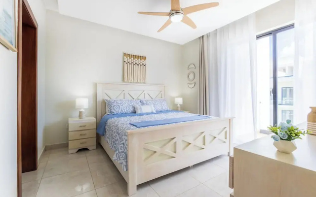 Stylish 1BR Apartment – Pool Access, Close to Beach