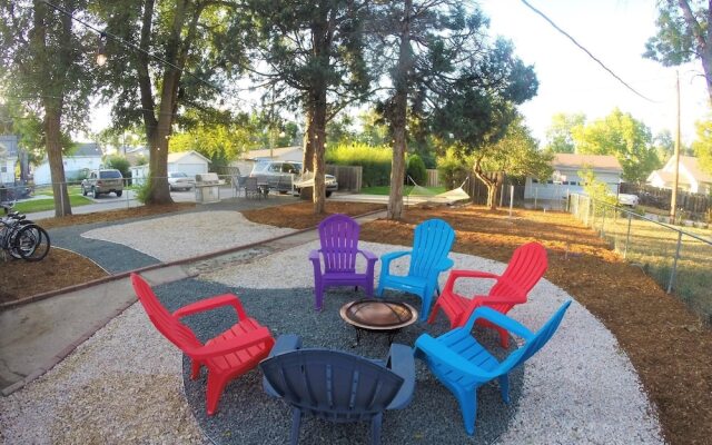 Charming Bungalow Next to UNC-FREE Cruiser Bikes!