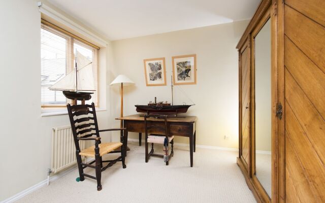 Traditional 4Br Family Home in Charming Highgate