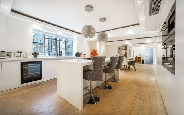 Exquisite 2400sqft 3 Bed Brick Lane Pad