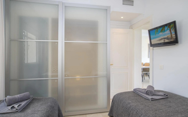 2 bedroom apartment next to porto