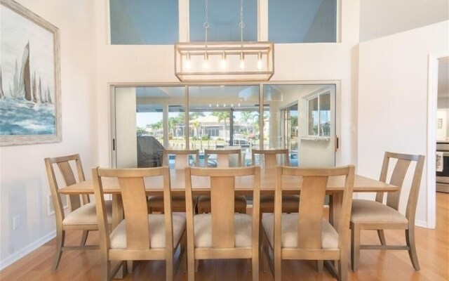 300 Edgewater Ct 3 Bedroom Home by Redawning