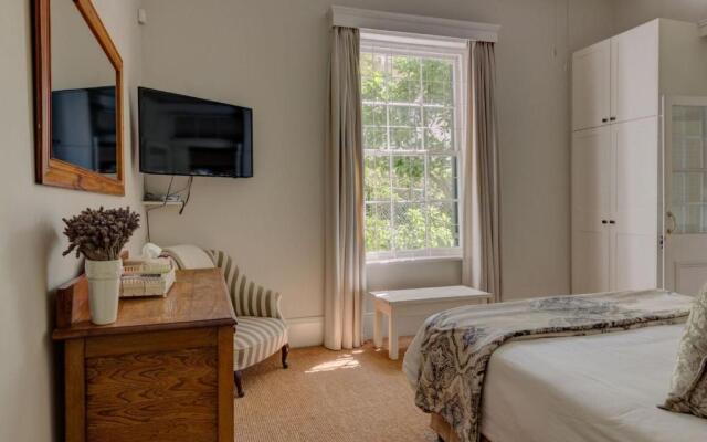 Sandown Lodge