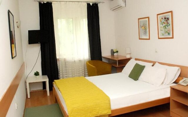 Hotel 7