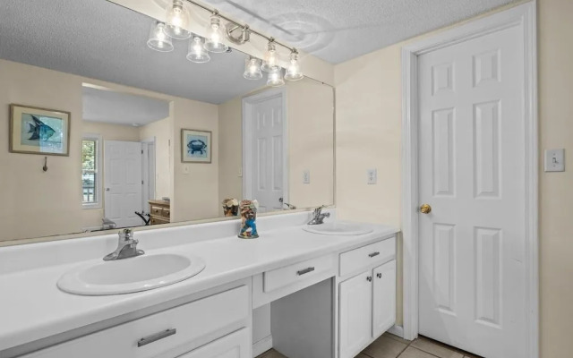 High Tider 3 Bedroom Home by RedAwning