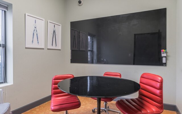 The Luxe Suites at University of Arkansas