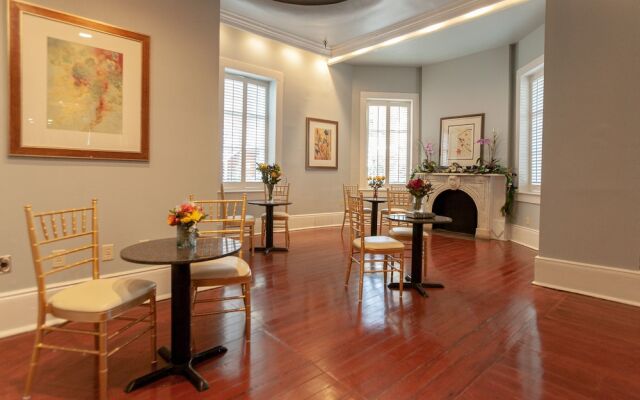 New Orleans Courtyard Hotel and Suites by the French Quarter