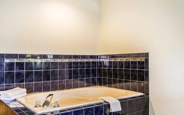 Quality Inn Pontiac
