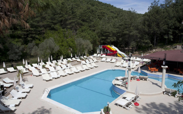 Hotel Pine Valley