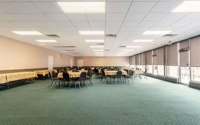 Quality Inn & Suites Vandalia near I-70 and Hwy 51