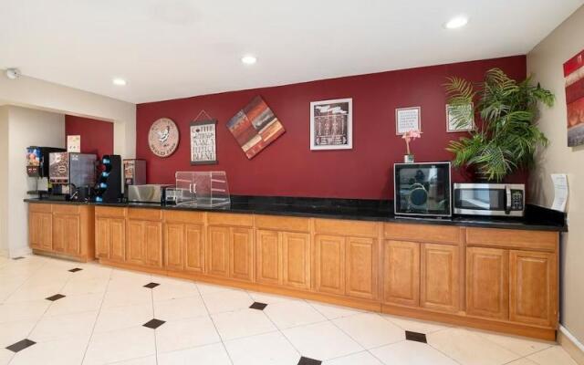 OYO Townhouse Houston Airport North