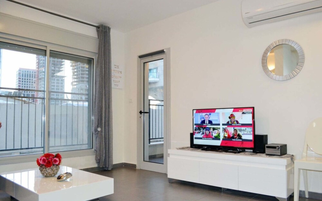 Modern in City Center by FeelHome