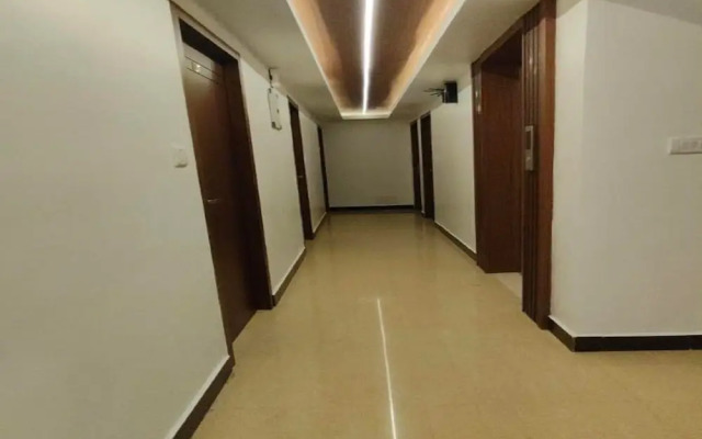 Royal Luxe Business Class Hotel