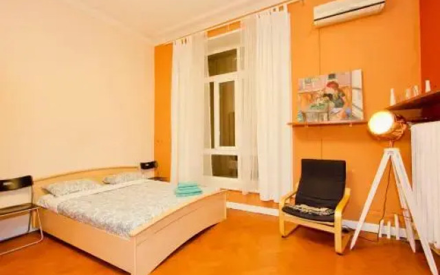 Gnezdnikovsky Pereulok Apartment