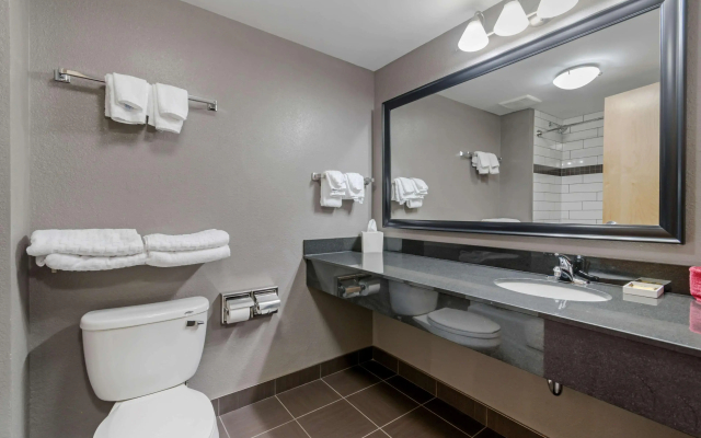 Best Western Plus Eastgate Inn & Suites