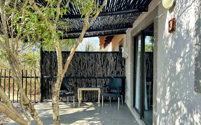 Leadwood Tree Safari Lodge