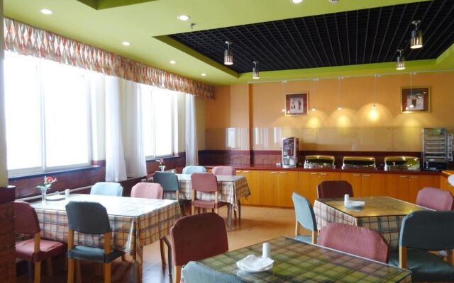 Home Inn Rizhao Railway Station