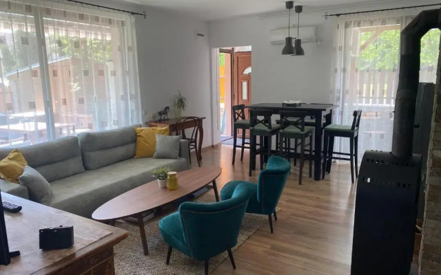 Erkel 19 Apartmanház